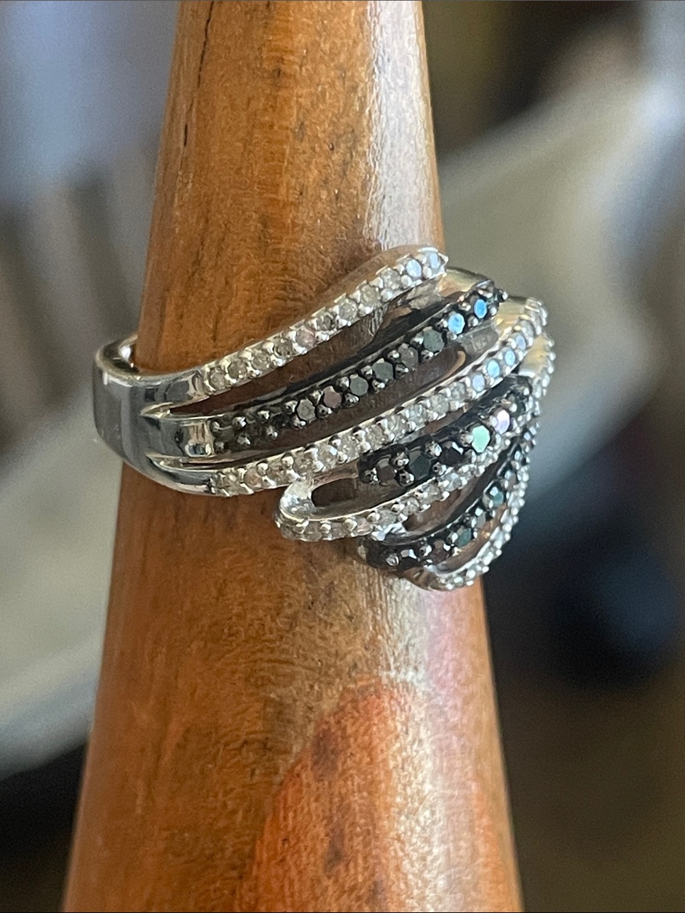 Black and White Diamonds Swirl Pavé Ring - Women Jewelry